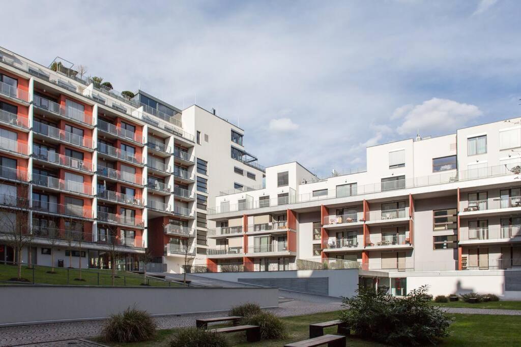 Jt'S Apartments Korunni Str. Prag Exterior foto