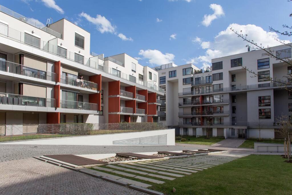 Jt'S Apartments Korunni Str. Prag Exterior foto